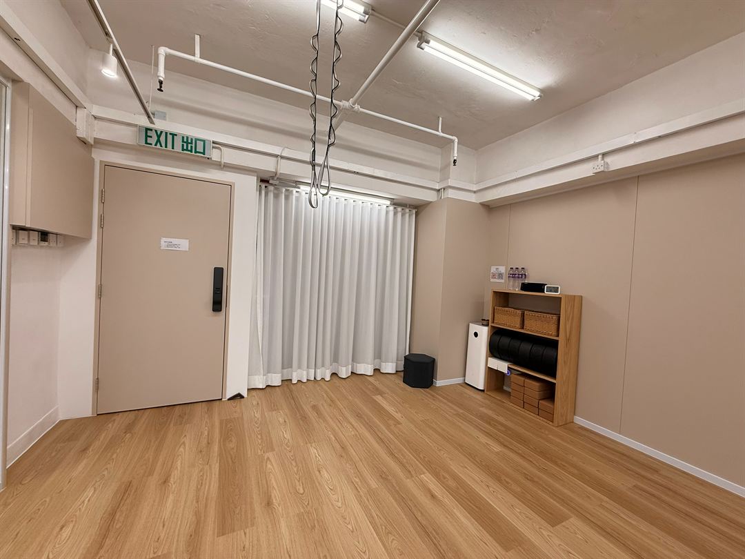 FT YOGA STUDIO 火炭瑜伽場地相片 3 / 10 — 空中瑜伽吊環掛鉤特寫